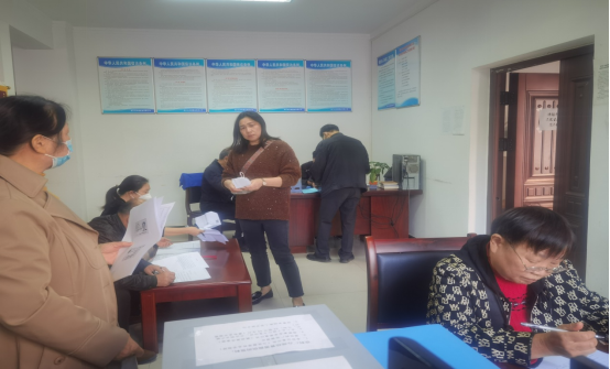 球王会体育平台网页置业扎实推进特困职工申报工作传递温暖与关怀412.png