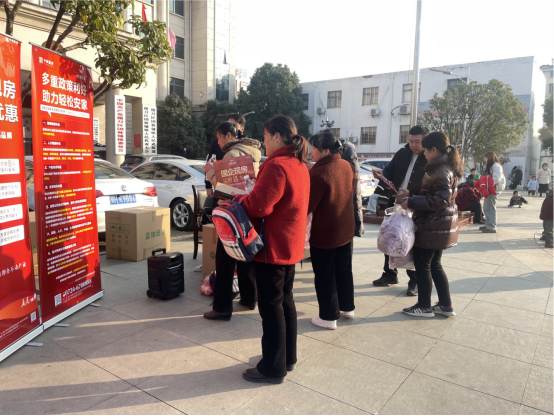 球王会体育平台网页置业前往团林镇开展“安居工程”政策宣讲及球王会体育平台网页学府项目宣传活动252.png